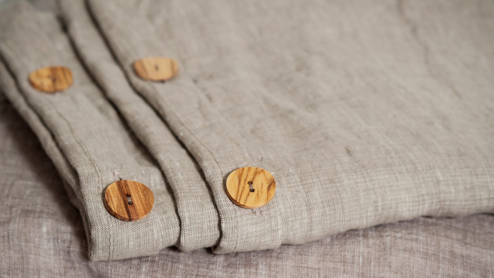 linen fabric wood buttons bedding2